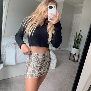 STYLISH SNAKESKIN MINI SKIRT 🪐